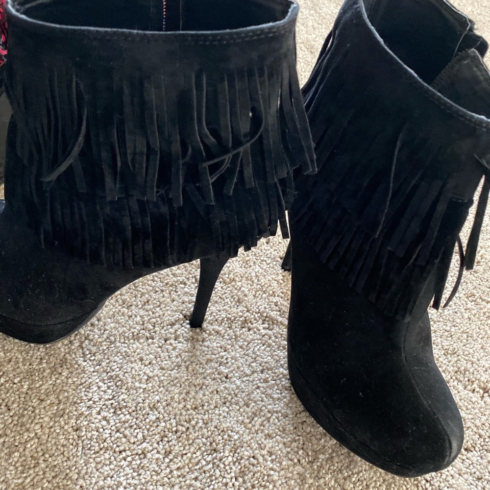 Boots - Picture 3 of 3